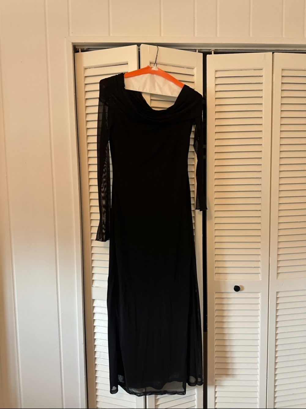 Elegant Black Long Sleeve Evening Dress